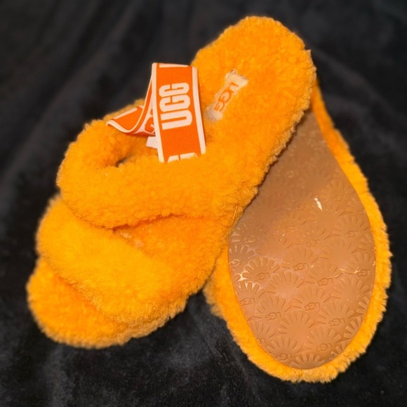 UGG kids Bright Orange Fluffy Slippers Sandal - Picture 5 of 13